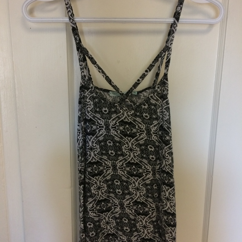 Muarices Crisscrossed Tank Top